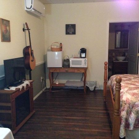 Swan Song Inn Marshfield エクステリア 写真